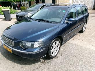 Voiture accidenté Volvo V-70 2.4 D5 GEARTRONIC BLACK SAPPHIRE EDITION II 2004/1