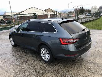 damaged passenger cars Skoda Superb COMBI  2.0 TDI  DSG 2017/4