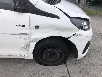 Peugeot 108  picture 4