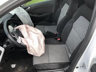 Renault Clio 1.0 picture 6