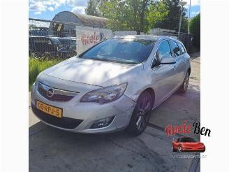 Opel Astra Astra J Sports Tourer (PD8/PE8/PF8), Combi, 2010 / 2015 1.4 Turbo 16V picture 2