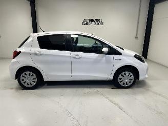 Toyota Yaris HYBRIDE picture 2