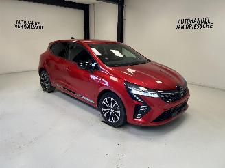 Schadeauto Renault Clio TECHNO 2025/4