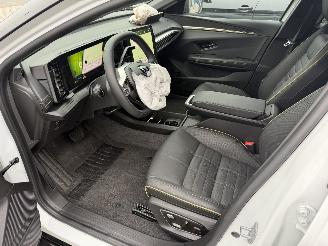 Renault Mégane E-Tech 220 iconic picture 7