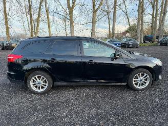 Voiture accidenté Ford Focus TREND 2016/10