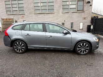 Voiture accidenté Volvo V-60 V 60 KINETIC 2018/1