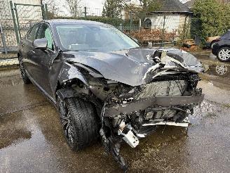 krockskadad bil auto Volvo S-90 S90 B5 Recharge Ultimate Bright 2023/3