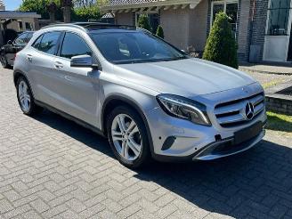 Unfallwagen Mercedes GLA 180 URBAN PANORAMADAK NAVI BI XENON 2017/3