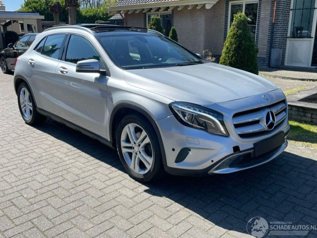 Mercedes GLA 180 URBAN PANORAMADAK NAVI BI XENON