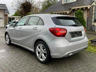 Mercedes A-klasse 180 URBAN AUTO NAVI PDC picture 3
