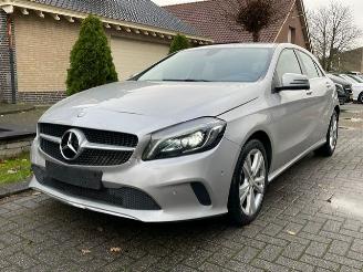 Vaurioauto  passenger cars Mercedes A-klasse 180 URBAN AUTO NAVI PDC 2016/10