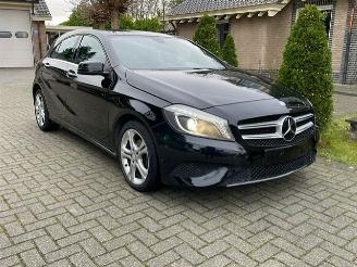 krockskadad bil auto Mercedes A-klasse 180 d SPORT NAVI XENON PDC 2014/1