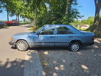 Autoverwertung Mercedes 200-280 260 E W124 1989/3