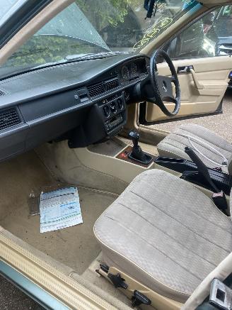 Mercedes 190-serie 190 E 1.8 picture 5