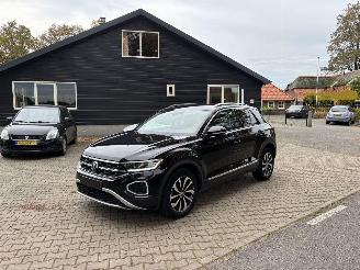 Vaurioauto  passenger cars Volkswagen T-Roc 2.0 TDI STYLE AUTOMAAT NAVI CLIMA CAMERA LED BJ 2023 FACELIFT 2023/3