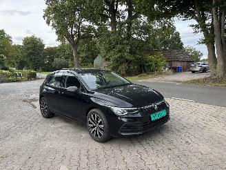 uszkodzony samochody osobowe Volkswagen Golf 8 PANORAMADAK 1.5 STYLE 130 PK NAVI CLIMA VIRT DASH 18 INCH B.J 2023 2023/4