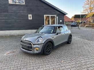 Schadeauto Mini One 1.5 EDITION CLIMA ABS PDC B.J 11-2018 schroefschade 2018/11