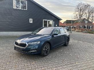 damaged passenger cars Skoda Octavia AUTOMAAT HYBRIDE NAVI CLIMA VIRT DASH CAMERA TREKHAAK LED B.J 12-2024 2024/12