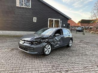 Auto incidentate Volkswagen Golf 8.5 ETSI 1.5 HYBRIDE AUTOMAAT NAVI CLIMA CAMERA LED VIRT DASH TREKHAAK B.J 12-2024 2024/12