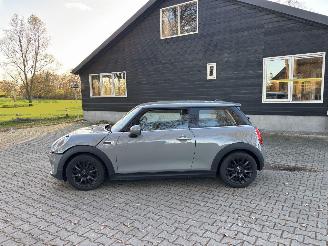 Mini One 1.5 EDITION SPORT CLIMA ABS PDC B.J 11-2018 SCHROEFSCHADE picture 6