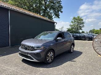 Voiture accidenté Volkswagen T-Cross TSI 116 PK AUTOMAAT NAVI CLIMA CAMERA LED B.J 06-2024 FACELIFT 2024/1