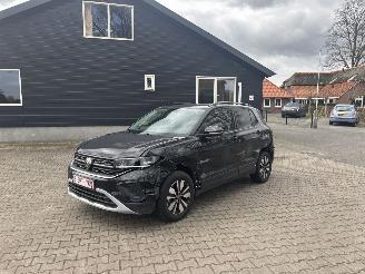 skadebil auto Volkswagen T-Cross AUTOMAAT 116 PK NAVI CLIMA CAMERA B.J 12-2024 FACELIFT 2024/12