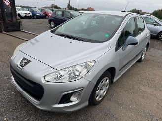 damaged passenger cars Peugeot 308  2013/4