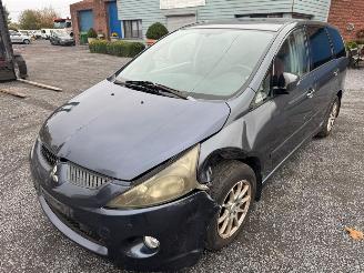 Vaurioauto  passenger cars Mitsubishi Grandis  2005/9