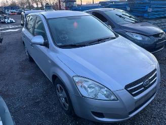 Schadeauto Kia Cee d EX 2008/4