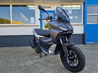 uszkodzony motocykle Aprilia  SR GT 200 2023/6