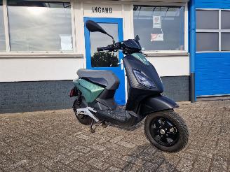 skadebil bromfiets Piaggio  ONE + 2023/1
