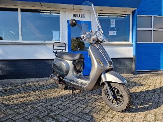 Unfall Kfz Roller Capri  LOOK A LIKE VESPA 2020/8