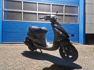 Piaggio  ZIP picture 2
