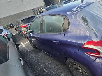 Peugeot 208  picture 7