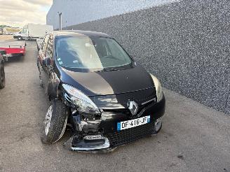 damaged passenger cars Renault Scenic  2014/2