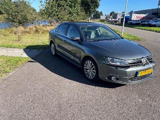 damaged passenger cars Volkswagen Jetta hybrid 2013/12