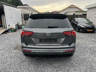 damaged passenger cars Volkswagen Tiguan 2,0 TDI - R-LINE  FULL-OPTION 2019/5