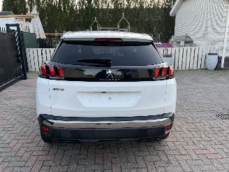 Schadeauto Peugeot 3008 1,2 BENZINE 131,PS  AUTOMATIC 2018/7