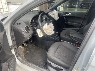 Audi A1 1.0 tfsi mooie auto!! picture 6