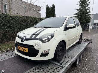 Vaurioauto  passenger cars Renault Twingo 1.2 16V Collection 2013/2