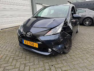 skadebil auto Toyota Aygo 1.0 VVT-i x-play 2016/11