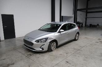damaged passenger cars Ford Focus TITANIUM 2019/8