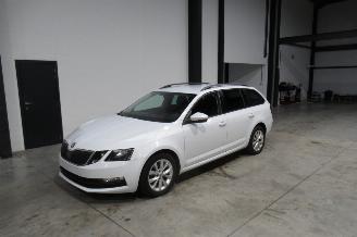 Vaurioauto  passenger cars Skoda Octavia AMBITION 2018/3
