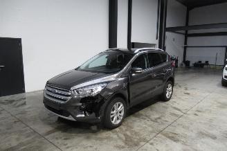 krockskadad bil auto Ford Kuga BUSINESS 2019/11