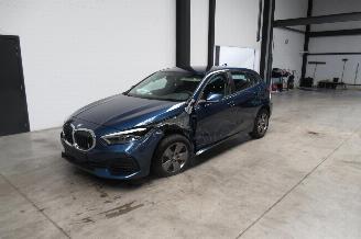 Coche accidentado BMW 1-serie ADVANTAGE 2023/3