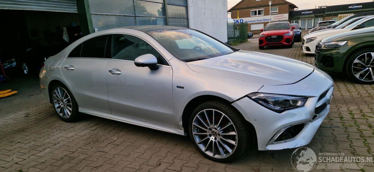 Mercedes Cla-klasse 250e AMG Coupe*Plug-In*Panoramaschuifdak*Ambiente*Virtual Cockpit*Navigatie*Camera*Stoelen elektrisch met memory en verwarming*Soundsysteem*MBUX*