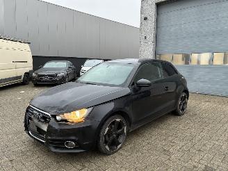 Schadeauto Audi A1 AUDI A1 1.6TDI DSG 2013 2013/2
