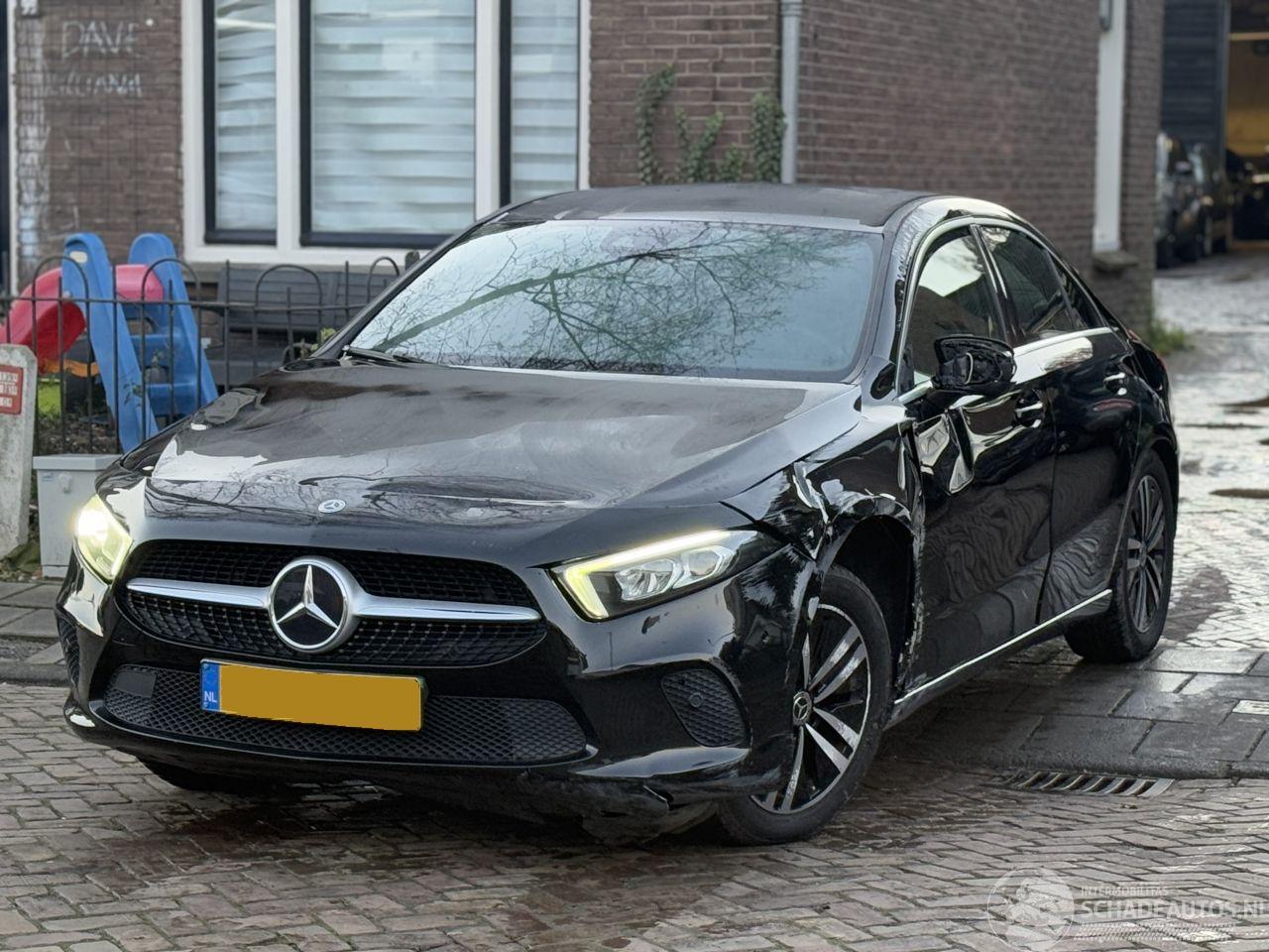 Mercedes A-klasse A180 Benzine automaat sfeerverlichting