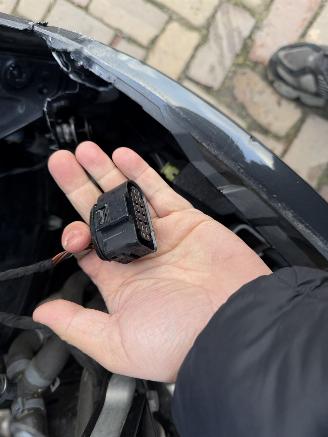 Audi A4 Avant 1.4 TFSI Automaat ( DIEFSTAL SCHADE ) picture 4