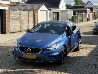 krockskadad bil auto Volvo V-40 2.0 T4 R DESIGN Sport 2017/1